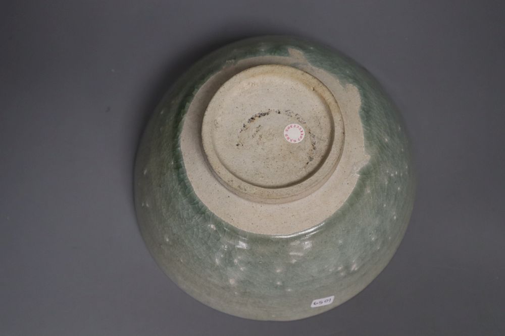 A Thai Sawankhalok celadon glazed bowl, 14th/15th century, 19.5cm diameter